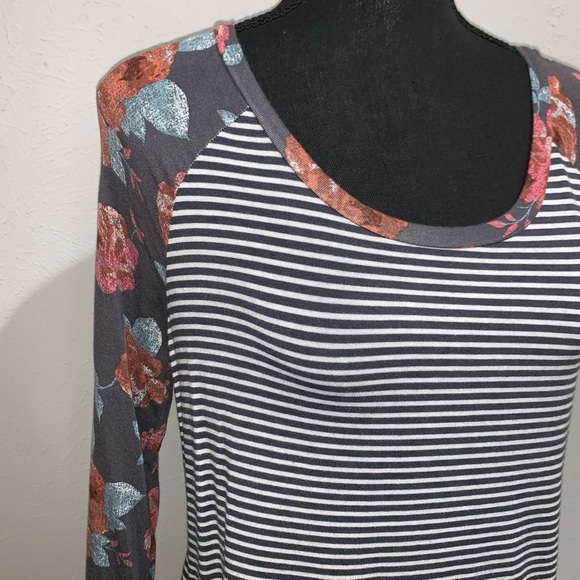24/7 Maurices three quarter sleeve tee - Picture 2 of 4